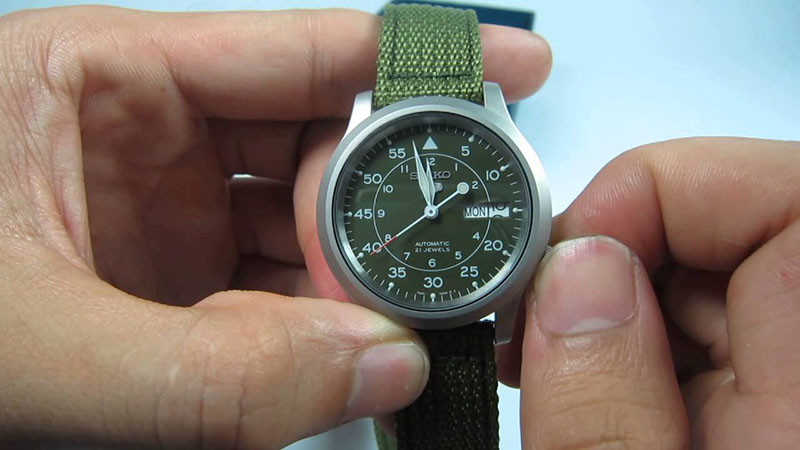Seiko 5 Men’s Automatic Watch SNK805K2